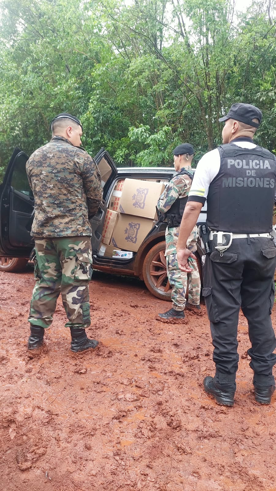Contrabando en Andresito: secuestraron 2.200 cartones de cigarrillos y una camioneta robada 3